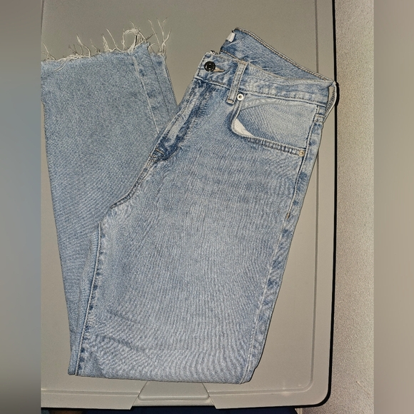 Forever 21 Light Blue Cropped Jeans - Picture 1 of 2